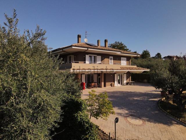 Casa in vendita a Loreto Aprutino, Abruzzo
