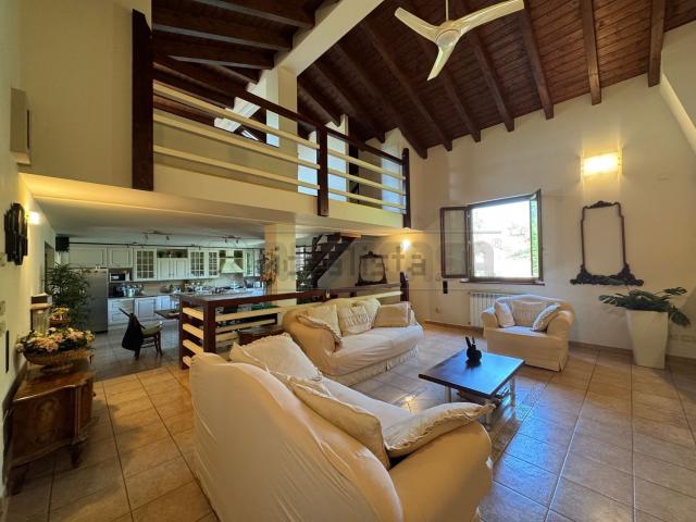 Casa in vendita a Crespiatica, Lombardia