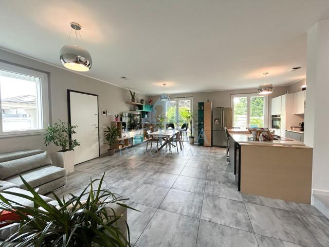 Casa in vendita a Oggiona Con Santo Stefano, Lombardia