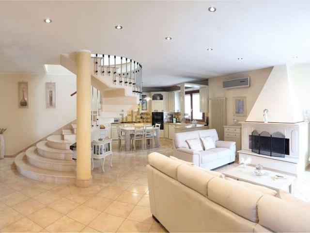 Casa in vendita a Torre del Lago Puccini, Viareggio