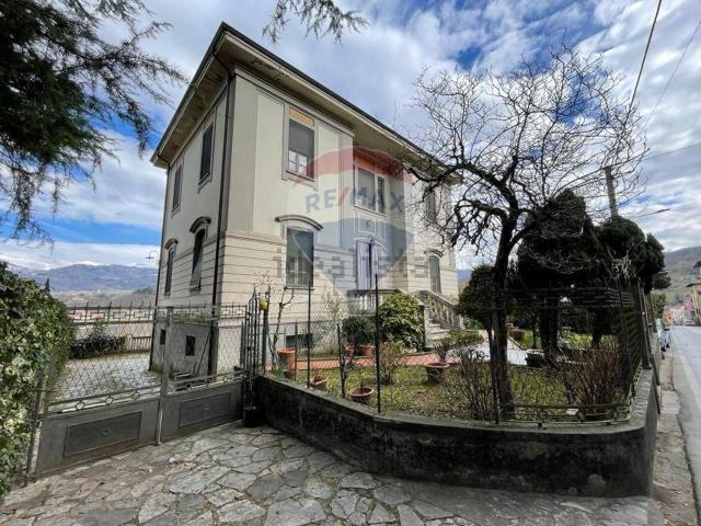 Casa in vendita a Unione Comuni Garfagnana, Castelnuovo Di Garfagnana
