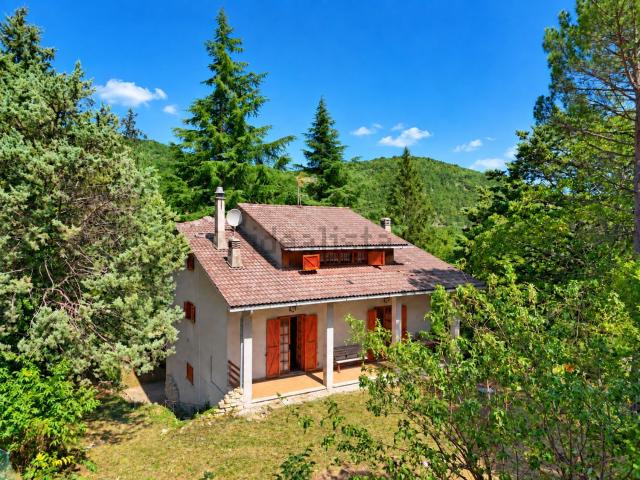 Casa in vendita a Margani, Sarnano