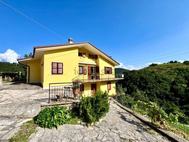 Casa in vendita a Ferrara Di Monte Baldo, Veneto