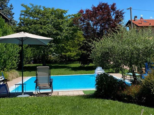 Casa in vendita a Comabbio, Varese