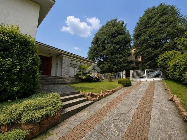 Casa in vendita a Bizzozero, Varese