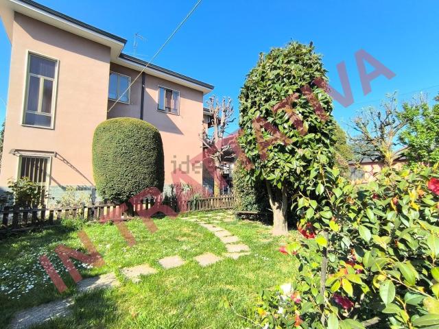 Casa in vendita a Bareggio, Lombardia