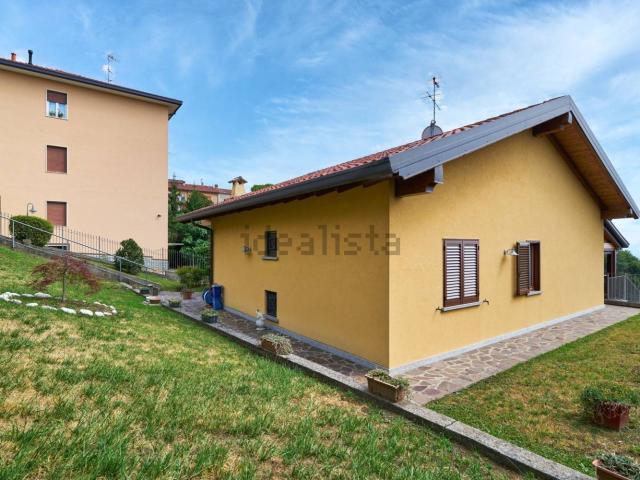 Casa in vendita a Colle Brianza, Lombardia