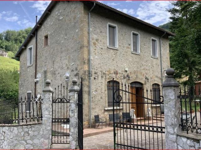 Casa in vendita a Unione Comuni Garfagnana, Molazzana