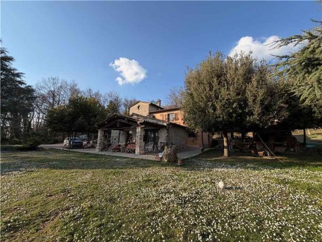 Casa in vendita a Gualdo Cattaneo, Umbria