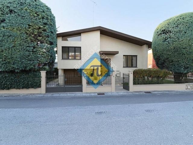 Casa in vendita a Pordenone, Friuli-Venezia Giulia