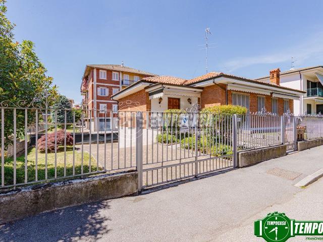 Casa in vendita a Montebolone, Pavia