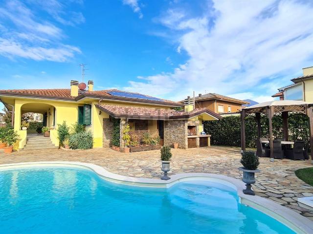 Casa in vendita a Camaiore, Toscana