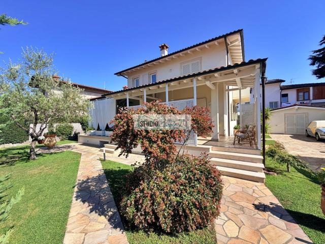 Casa in vendita a Tonfano, Toscana