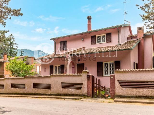 Casa in vendita a Radicofani, Toscana