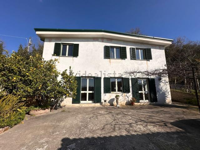 Casa in vendita a Maddaloni, Campania