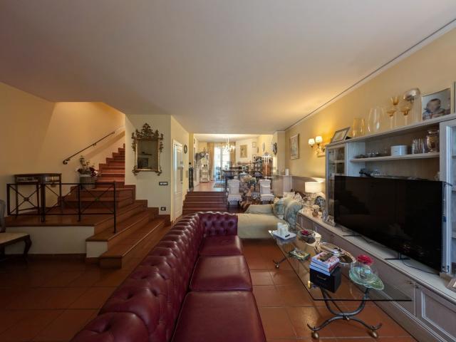 Casa in vendita a Prato, Toscana