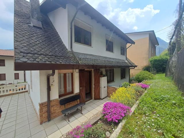 Casa in vendita a Parre, Lombardia