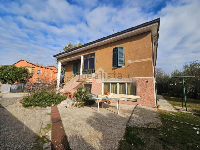 Casa in vendita a Foligno, Umbria