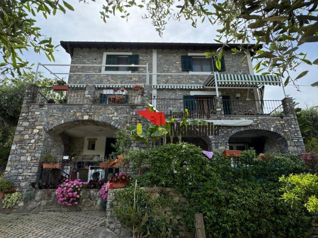 Casa in vendita a Dolceacqua, Liguria