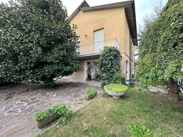 Casa in vendita a Terra di Mezzo, Re