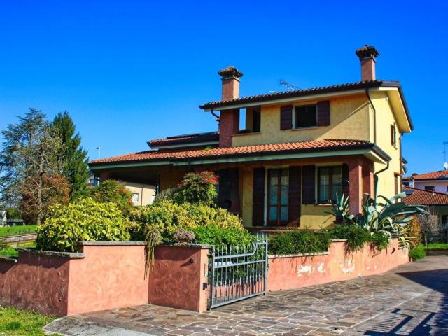 Casa in vendita a Piubega, Lombardia