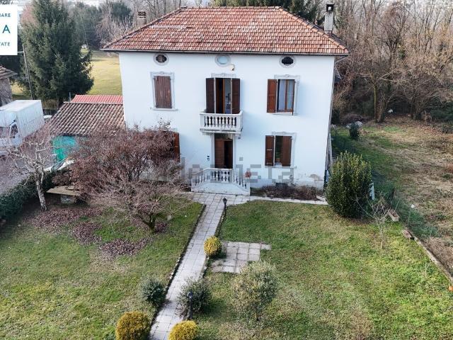 Casa in vendita a Valmorea, Lombardia