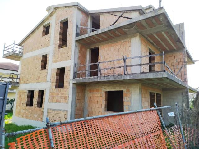 Casa in vendita a Mondragone, Campania