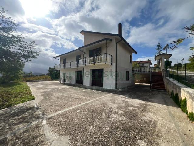 Casa in vendita a Montemarano, Avellino