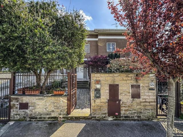 Casa in vendita a Acilia Sud, Roma
