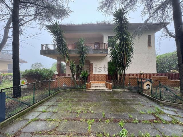 Casa in vendita a Pedara, Catania