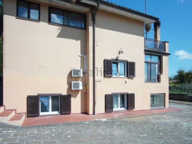Casa in vendita a Oriolo Romano, Lazio