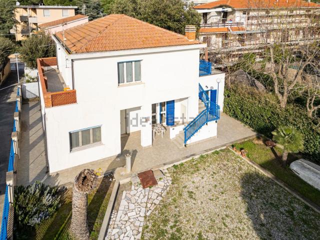 Casa in vendita a Follonica, Toscana