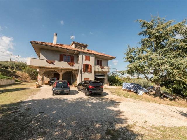 Casa in vendita a Collecorvino, Abruzzo