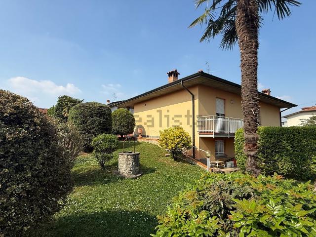 Casa in vendita a Azzano San Paolo, Lombardia