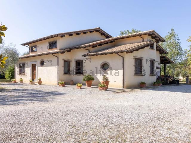 Casa in vendita a Poggio Mirteto, Lazio