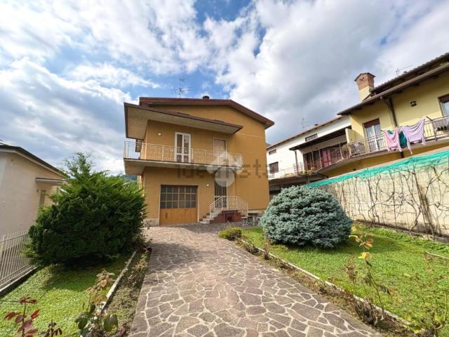 Casa in vendita a Desenzano al Serio, Albino