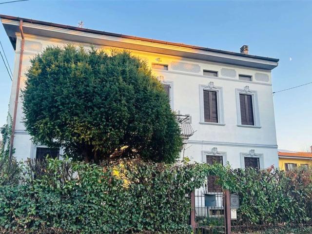 Casa in vendita a Cislago, Lombardia