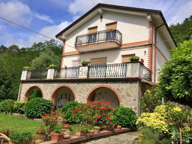 Casa in vendita a Varese Ligure, Liguria