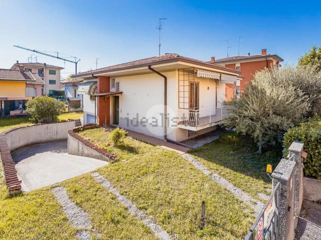 Casa in vendita a Sommacampagna, Veneto