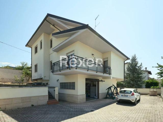 Casa in vendita a Tempera, Tornimparte