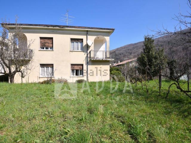 Casa in vendita a Colle Brianza, Lombardia