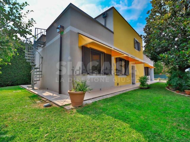 Casa in vendita a Cavenago Brianza, Lombardia