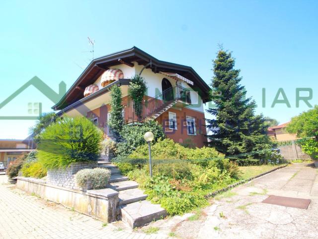 Casa in vendita a Samarate, Lombardia