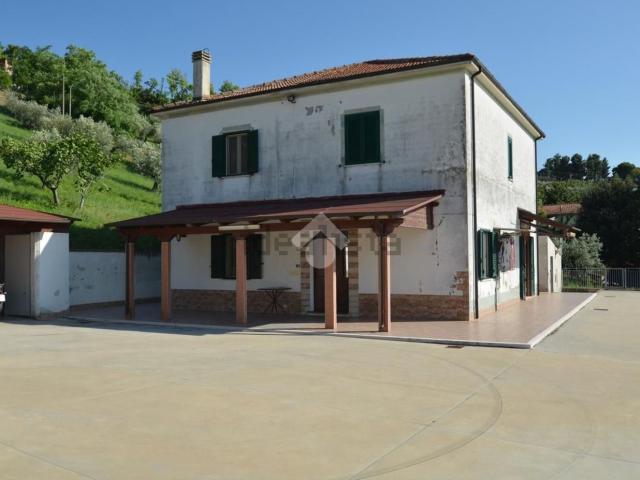 Casa in vendita a Città Sant'angelo, Abruzzo