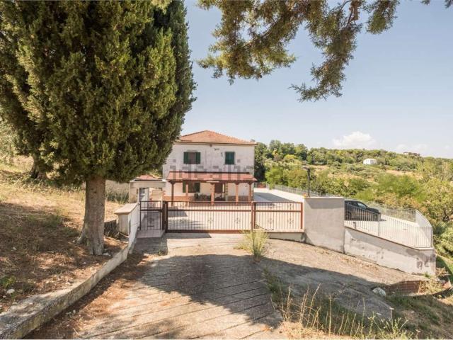Casa in vendita a Città Sant'angelo, Abruzzo