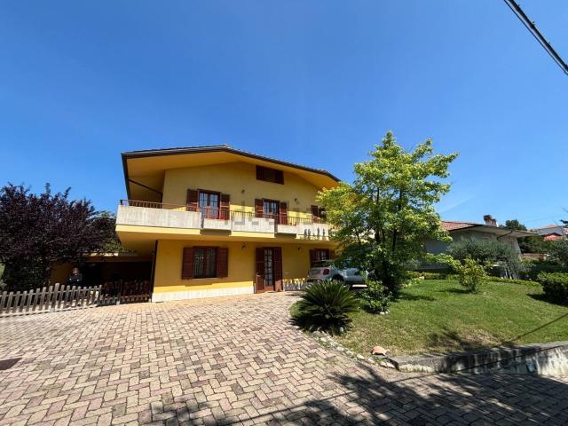 Casa in vendita a Unione dei Comuni della Val Vibrata, Sant'omero