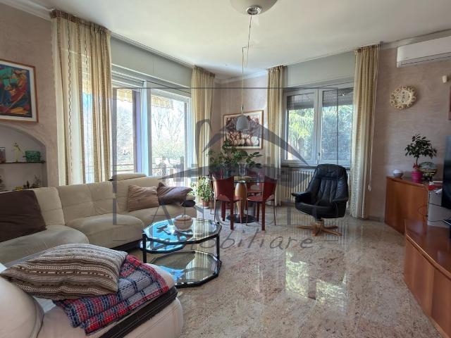Casa in vendita a Vanzago, Lombardia