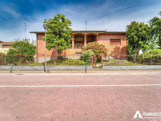 Casa in vendita a Cerro Al Lambro, Lombardia