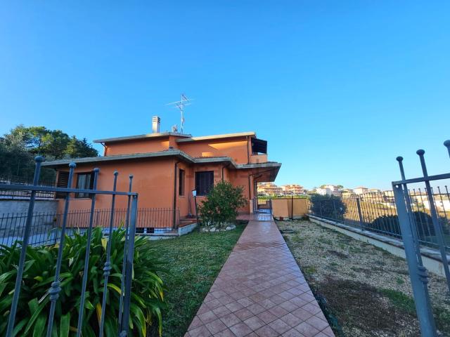 Casa in vendita a Marche, Ancona