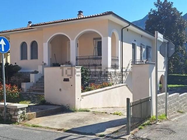 Casa in vendita a Unione dei comuni Media Valle del Serchio, Borgo A Mozzano